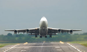 Jumbo-jet-taking-off--001